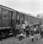 126119 Afbeelding van een extra trein ten behoeve van de Nederlandse Padvindersvereniging voor de St. Joris-viering te ...